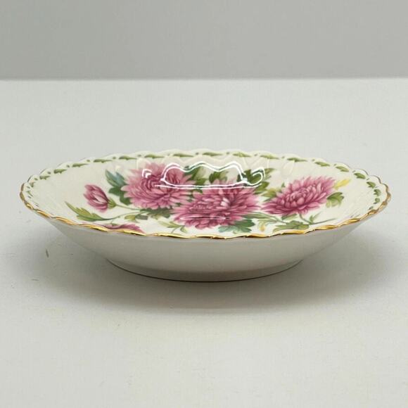 Royal Albert November Teacup & Saucer Set Chrysanthemum Month Flower  Bone China - Picture 13 of 16